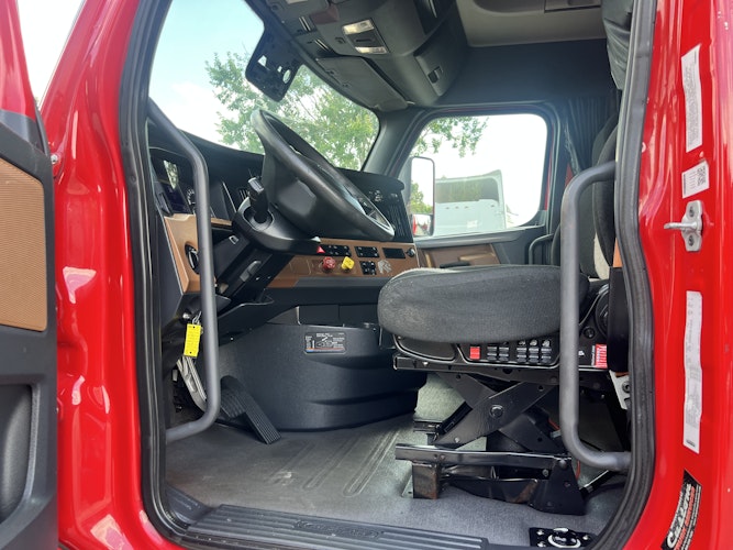 2020 Freightliner Cascadia 126" Sleeper Cab photo 4