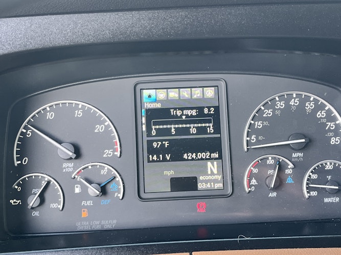 2020 Freightliner Cascadia 126" Sleeper Cab photo 3