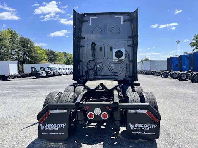2021 Freightliner Cascadia 126" Sleeper Cab photo 4