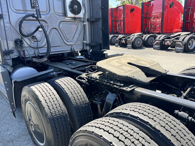 2021 Freightliner Cascadia 126" Sleeper Cab photo 3