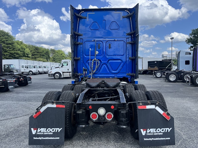 2020 Freightliner Cascadia 126" Sleeper Cab photo 4