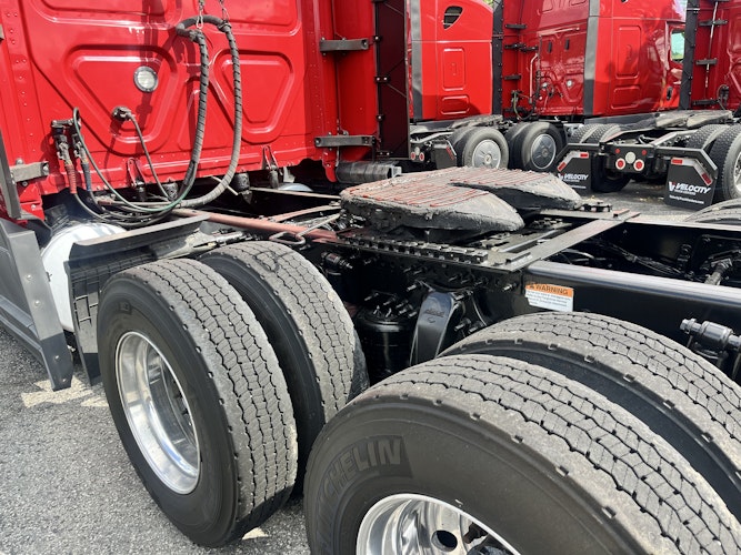 2020 Freightliner Cascadia 126" Sleeper Cab photo 3