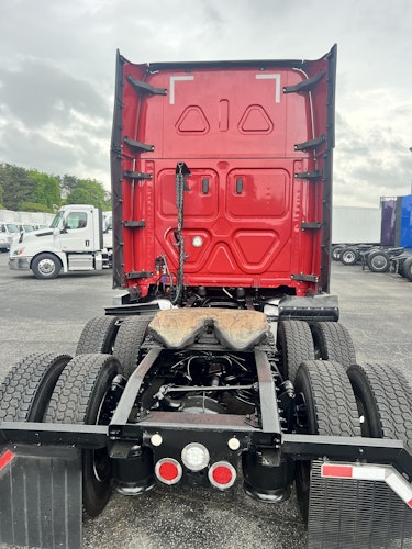 2021 Freightliner Cascadia 126" Sleeper Cab photo 3