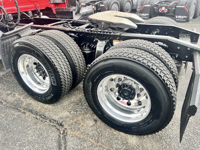 2021 Freightliner Cascadia 126" Sleeper Cab photo 2