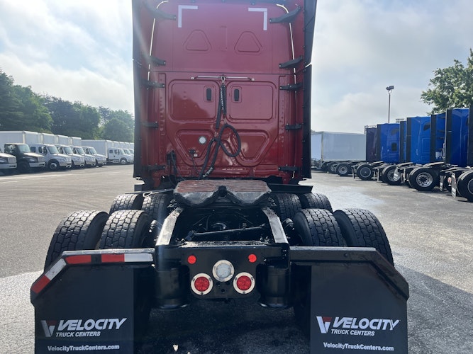 2020 Freightliner Cascadia 126" Sleeper Cab photo 4