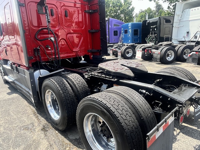 2021 Freightliner Cascadia 126" Sleeper Cab photo 3