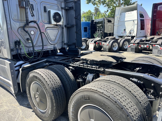 2021 Freightliner Cascadia 126" Sleeper Cab photo 3