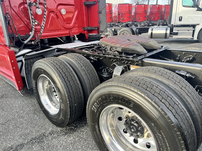 2022 Freightliner Cascadia 126" Sleeper Cab photo 2