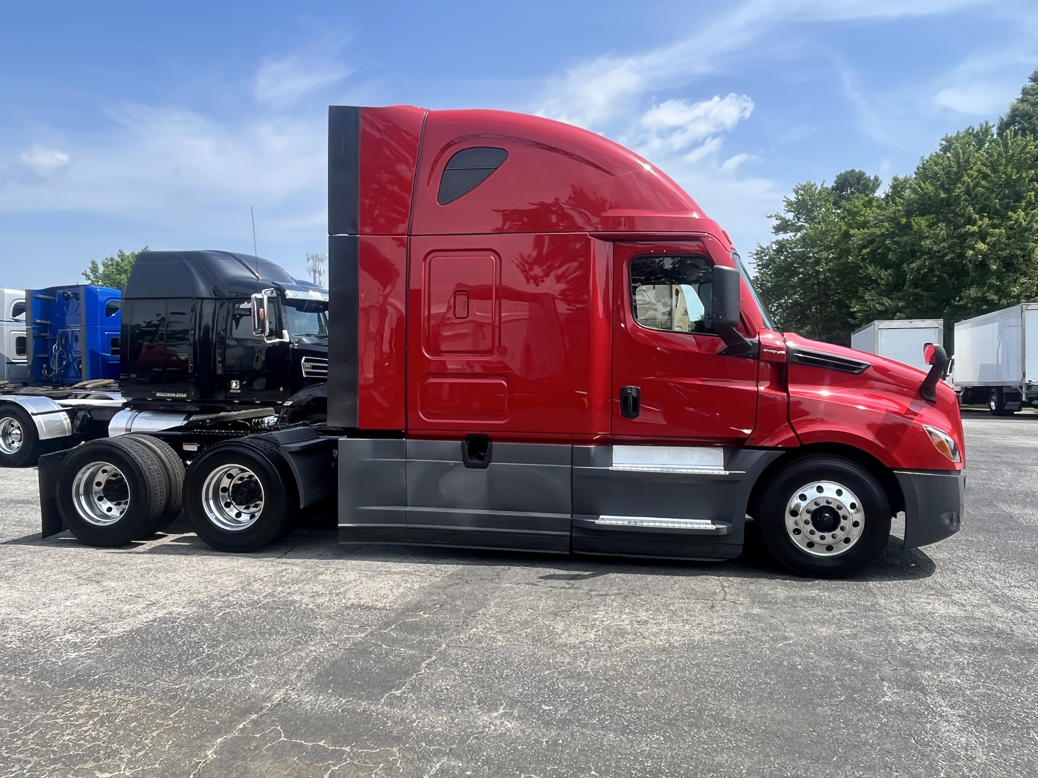 2021 Freightliner Cascadia in Greensboro, NC — photo 6