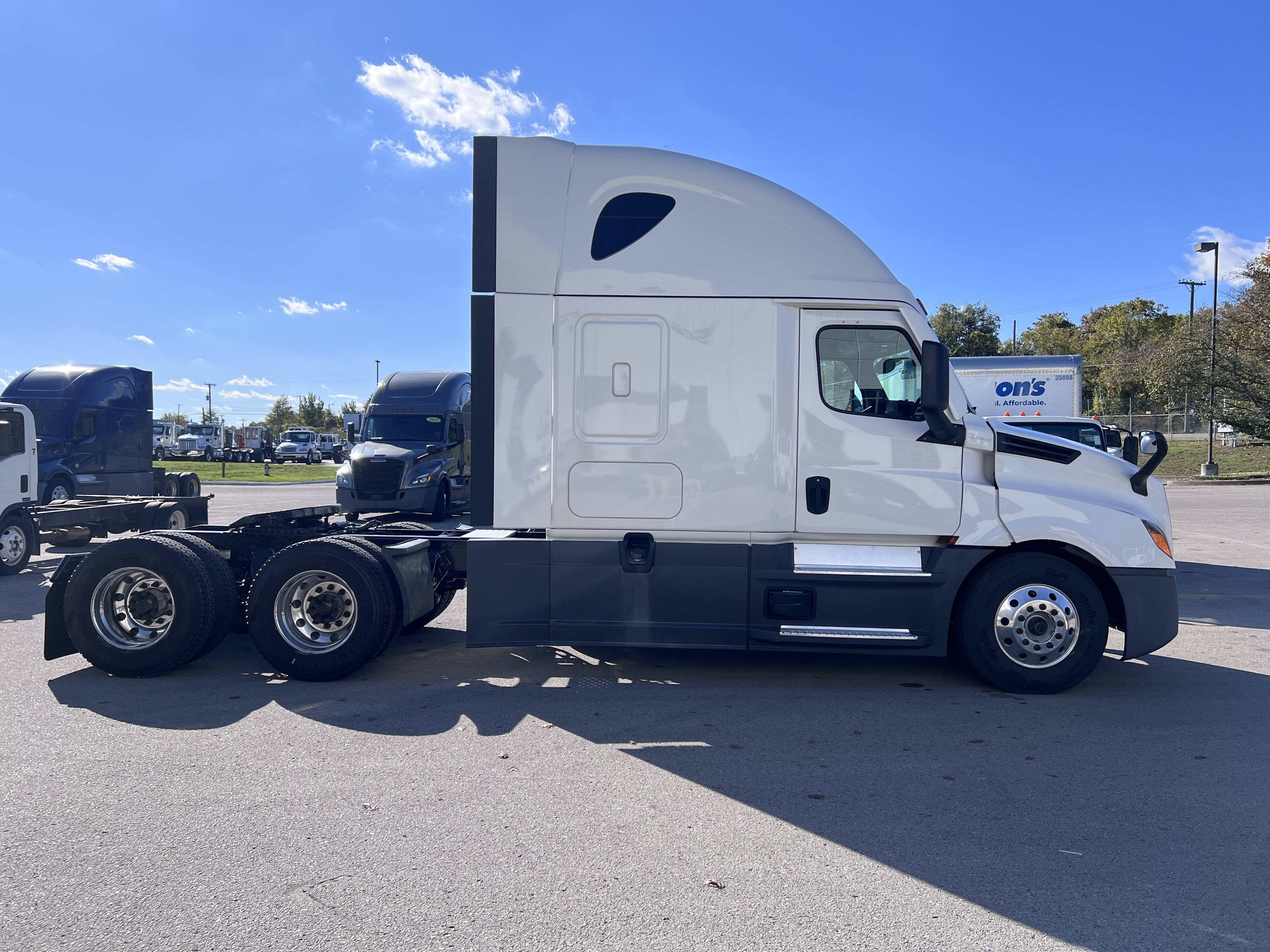 2022 Freightliner Cascadia in Nashville, TN — photo 8