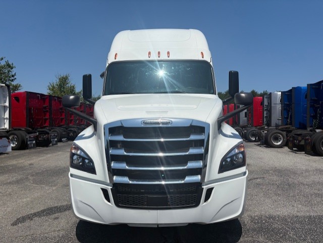 2020 Freightliner Cascadia in Greensboro, NC — photo 8