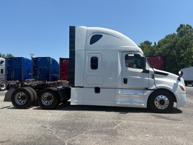 2020 Freightliner Cascadia in Greensboro, NC — photo 6