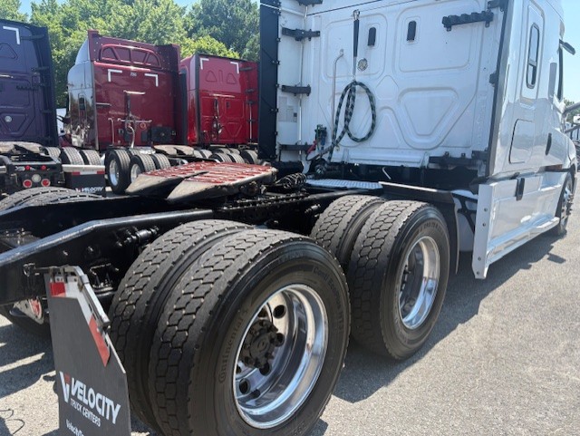 2020 Freightliner Cascadia in Greensboro, NC — photo 5