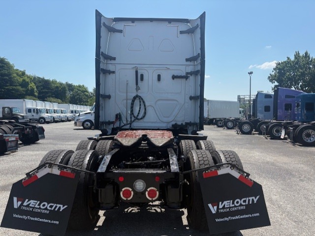 2020 Freightliner Cascadia in Greensboro, NC — photo 4