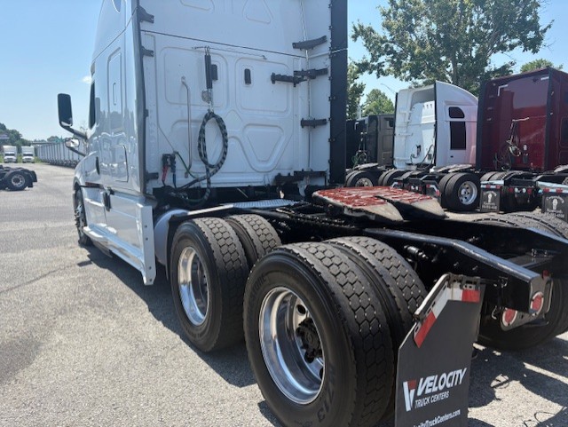 2020 Freightliner Cascadia in Greensboro, NC — photo 3