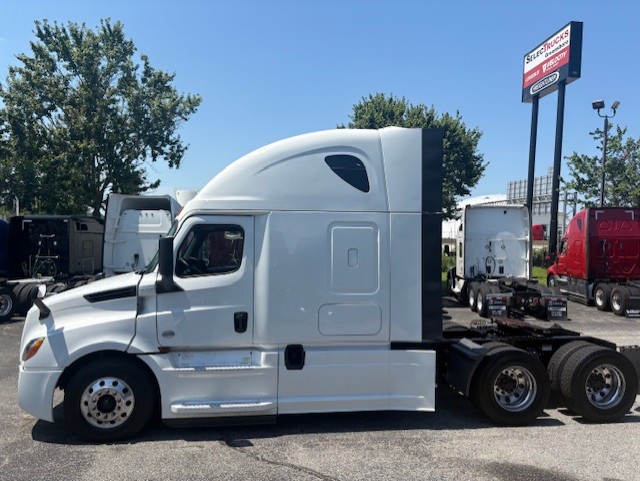 2020 Freightliner Cascadia in Greensboro, NC — photo 2