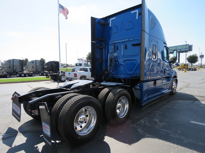 2021 Freightliner Cascadia 126" Sleeper Cab photo 4