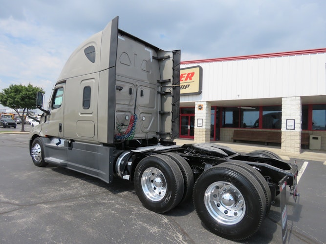 2023 Freightliner Cascadia 126" Sleeper Cab photo 3