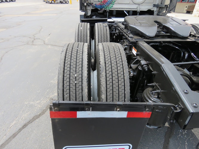 2023 Freightliner Cascadia 126" Sleeper Cab photo 4