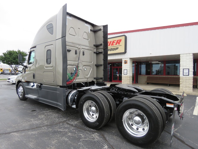 2023 Freightliner Cascadia 126" Sleeper Cab photo 3