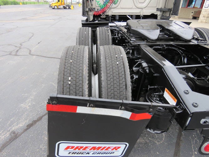 2023 Freightliner Cascadia 126" Sleeper Cab photo 4