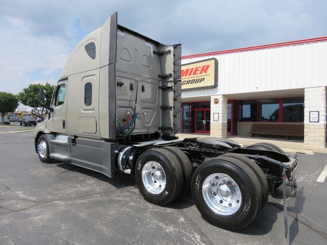 2023 Freightliner Cascadia 126" Sleeper Cab photo 3