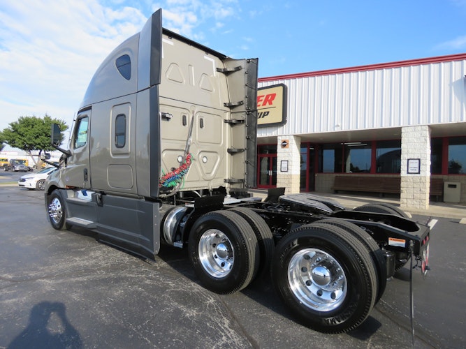 2023 Freightliner Cascadia 126" Sleeper Cab photo 3