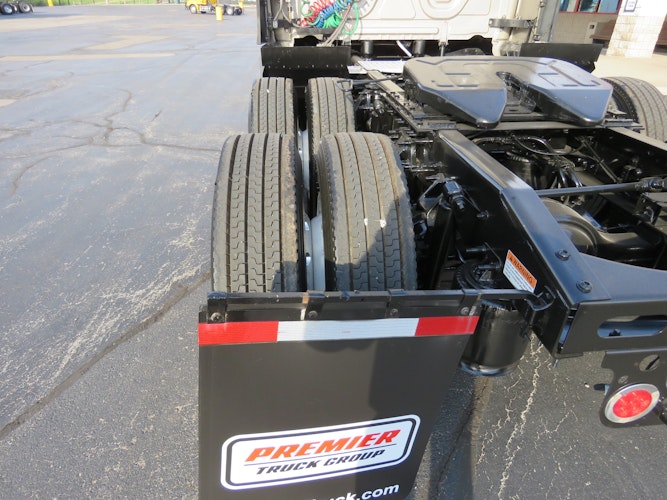 2023 Freightliner Cascadia 126" Sleeper Cab photo 4