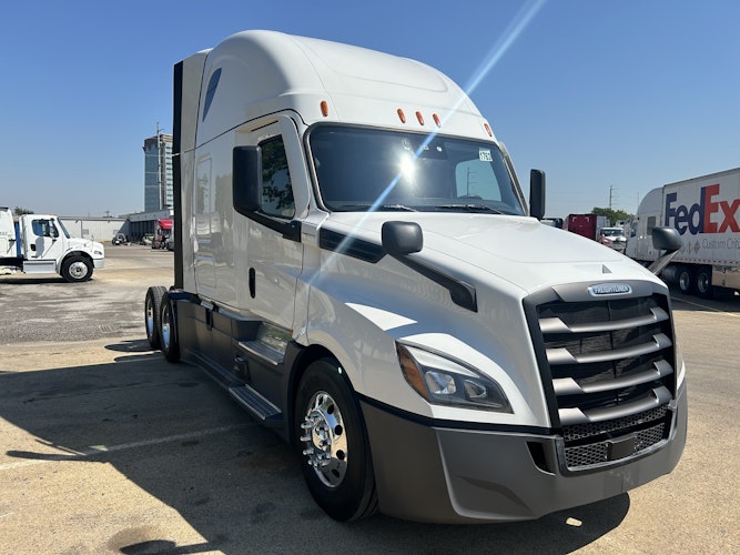 2024 Freightliner Cascadia 126" Sleeper Cab photo 2