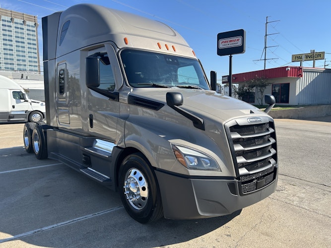 2023 Freightliner Cascadia 126" Sleeper Cab photo 2
