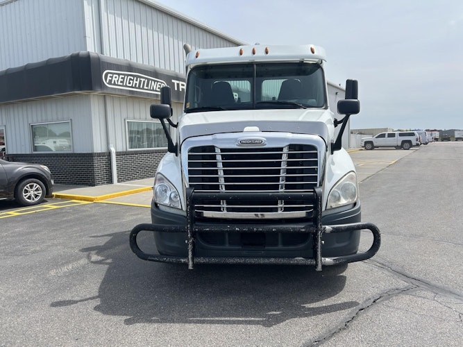 2017 Freightliner Cascadia 125" Sleeper Cab photo 3