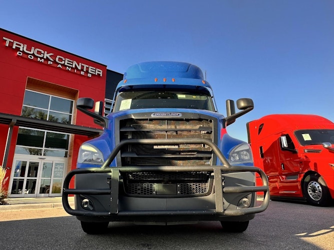 2022 Freightliner Cascadia 126" Day cab photo 3