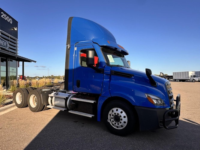 2022 Freightliner Cascadia 126" Day cab photo 4