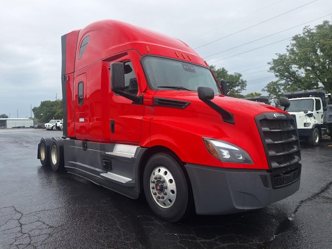 2022 Freightliner Cascadia 126" Sleeper Cab photo 3