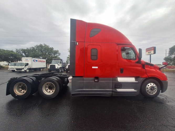 2022 Freightliner Cascadia 126" Sleeper Cab photo 4