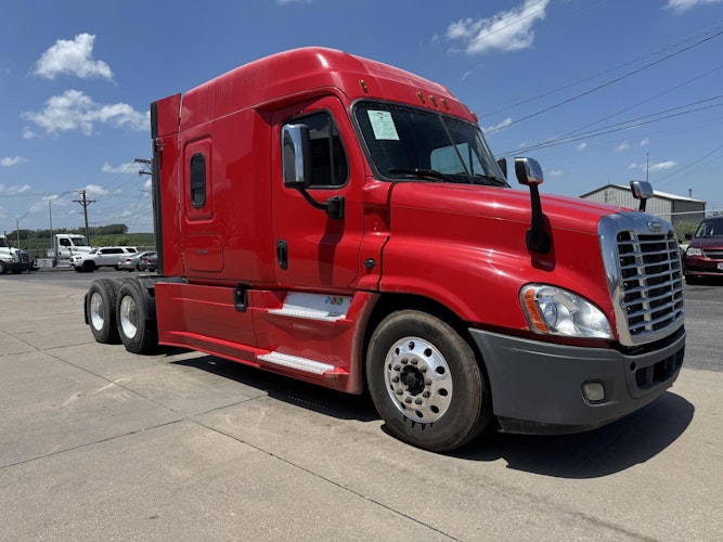 2018 Freightliner Cascadia 125" Sleeper Cab photo 3