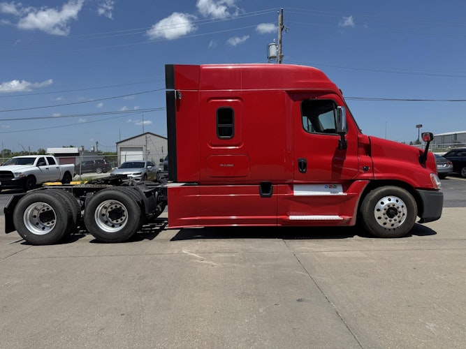 2018 Freightliner Cascadia 125" Sleeper Cab photo 4