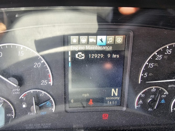 2021 Freightliner Cascadia 126" Sleeper Cab photo 2