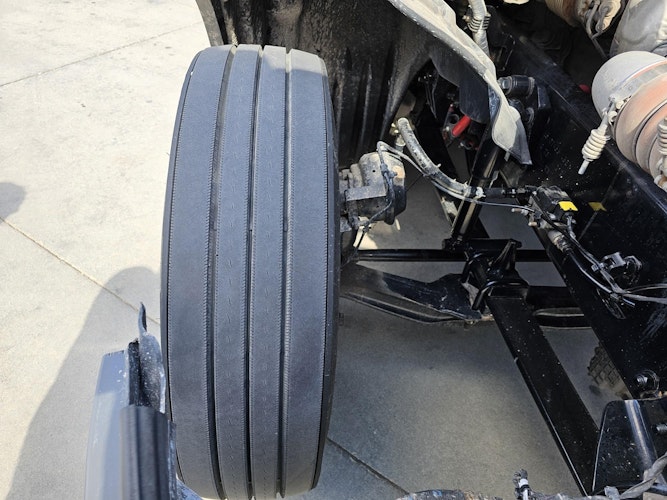 2021 Freightliner Cascadia 126" Sleeper Cab photo 3