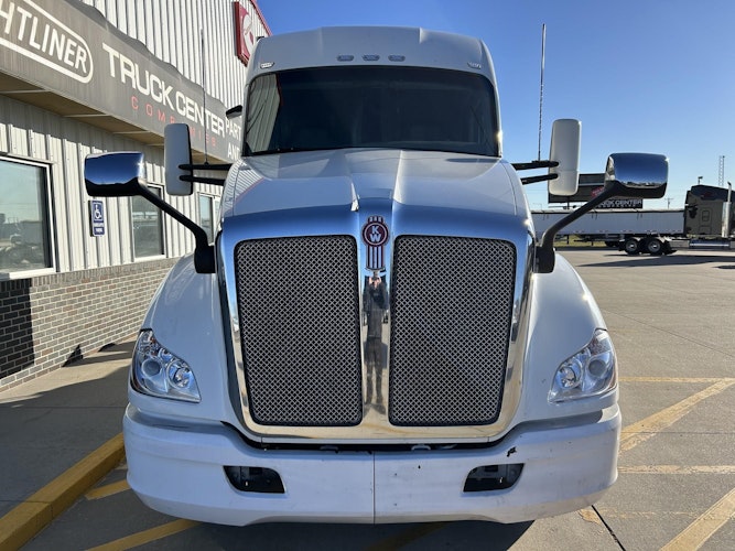 2019 Kenworth T680 photo 2
