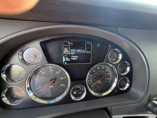 2021 Kenworth T680 photo 2