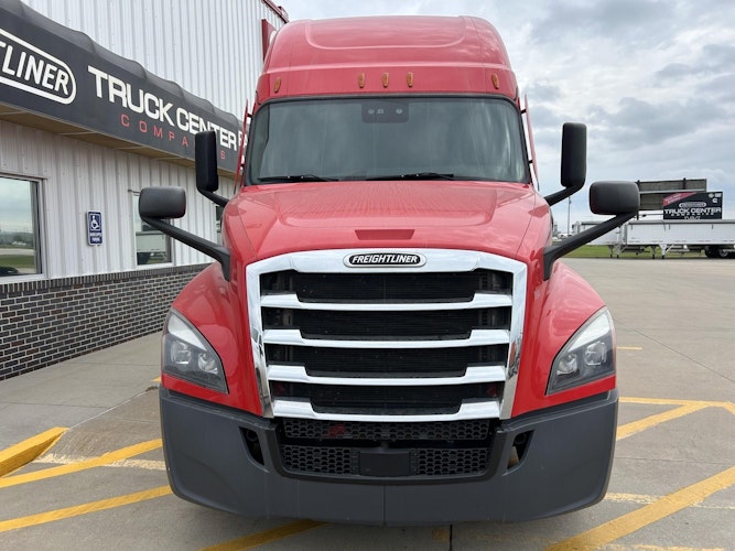 2022 Freightliner Cascadia 126" Sleeper Cab photo 2