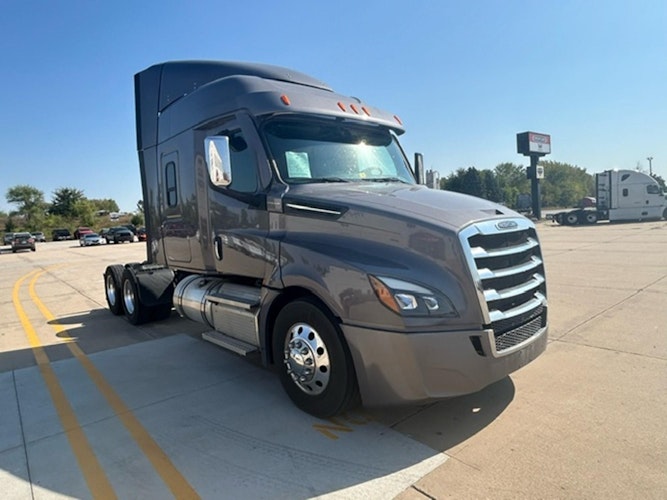 2021 Freightliner Cascadia 126" Sleeper Cab photo 4