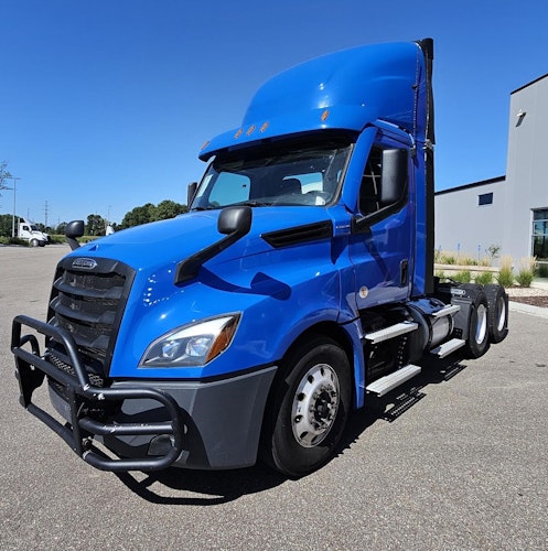 2022 Freightliner Cascadia 126" Day cab photo 3