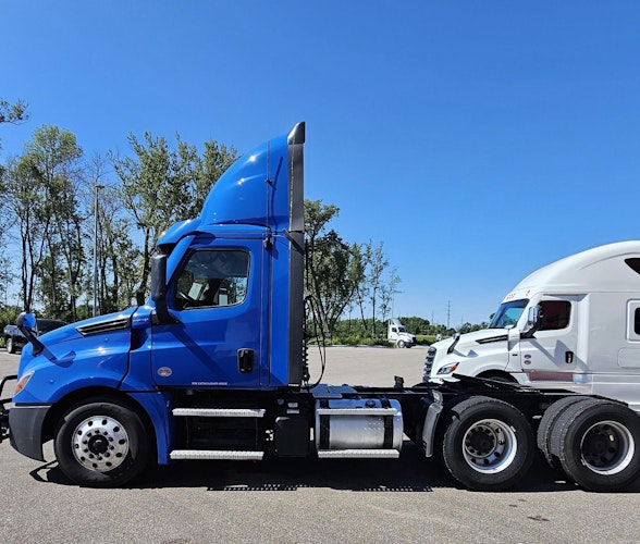 2022 Freightliner Cascadia 126" Day cab photo 4
