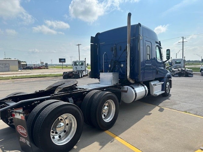 2021 Freightliner Cascadia 126" Sleeper Cab photo 4