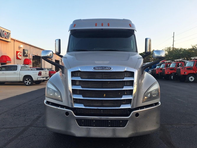2020 Freightliner Cascadia 126" Sleeper Cab photo 2