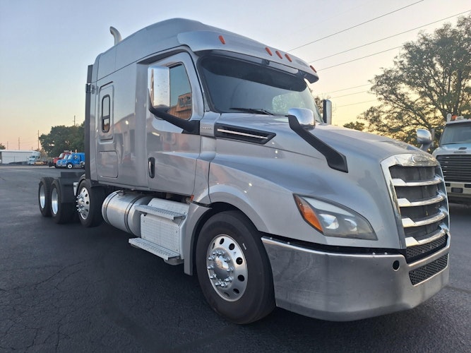 2020 Freightliner Cascadia 126" Sleeper Cab photo 3