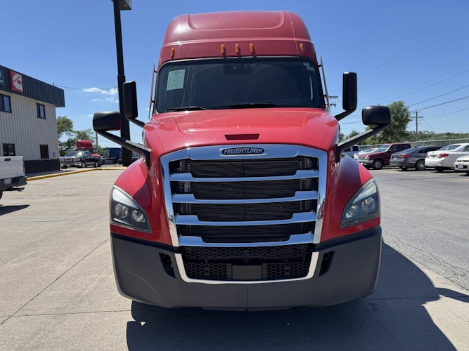 2022 Freightliner Cascadia 126" Sleeper Cab photo 2