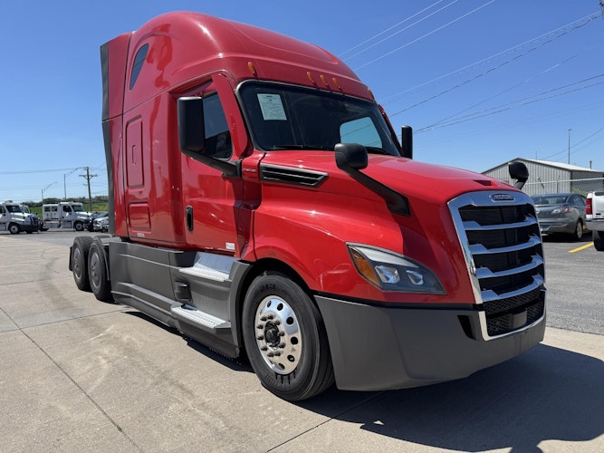 2022 Freightliner Cascadia 126" Sleeper Cab photo 3